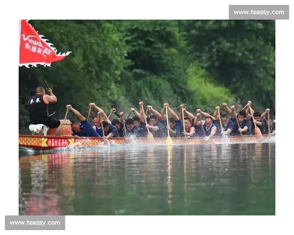 凤凰龙舟激战水面风云起,鼓声阵阵竞显龙舟雄风盛况 凤凰龙舟激战水面风云起,鼓声阵阵竞显龙舟雄风盛况