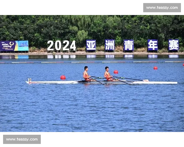极速竞渡挑战赛 激情碰撞掀起海上风暴 赛艇选手激烈对决